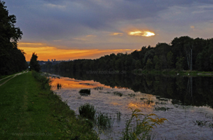 Donauufer mit Sonnenuntergang
